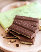 Tablette de chocolat Lait fourrée praliné pistache, sel & riz soufflé - Café Tasse