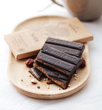 Tablette de chocolat Noir au praliné noisettes et quinoa soufflé - Café Tasse